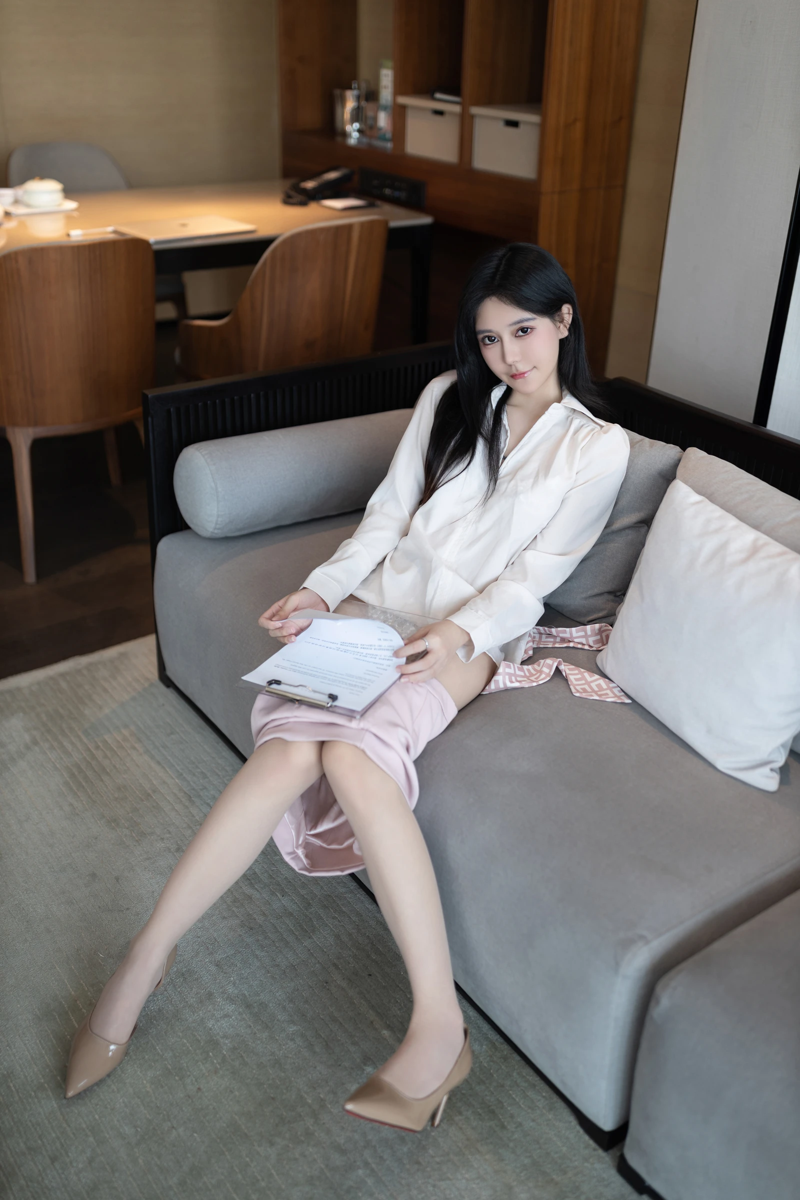 谢小蒽性感OL写真-[100P-1.10GB]-7.webp